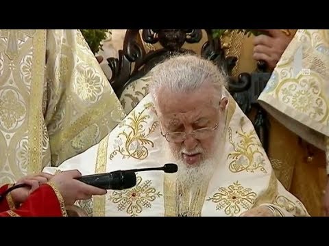 ილია მეორემ მრევლს ბზობის დღესასწაული მიულოცა