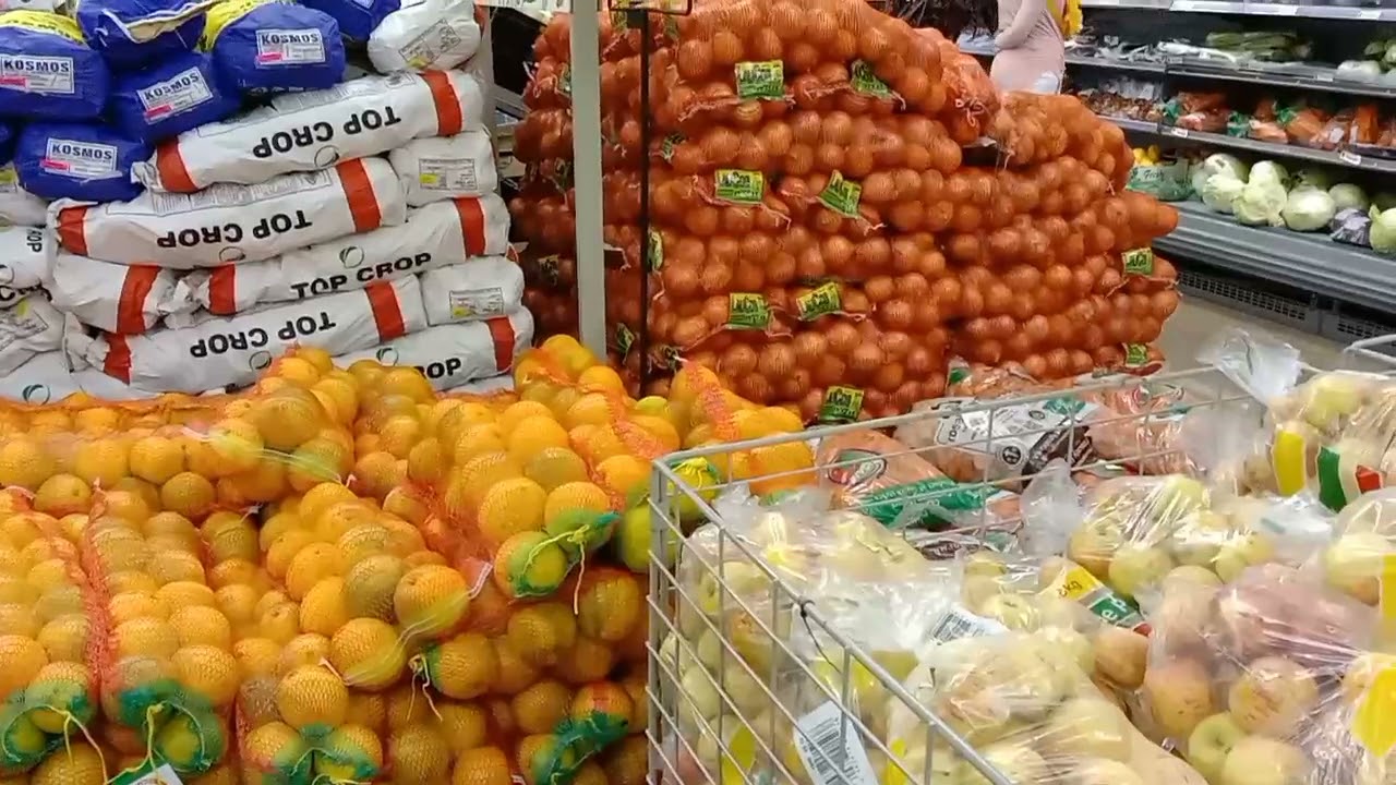 Baía Mall in mapoto city of mozambique buying frout vegetables