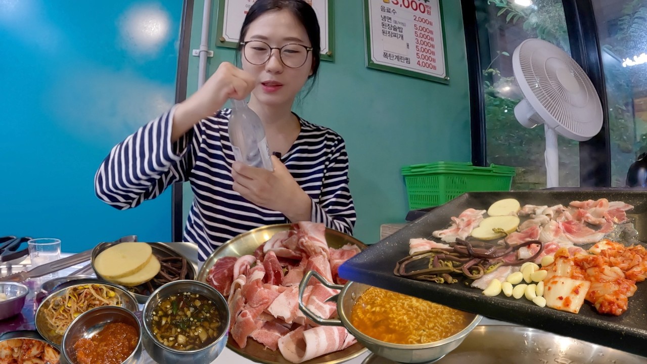 밤12시가 넘으면 난 삼겹을 구워.. 쥐뿔은 없어도 낭만은 있으니까^^  (무제한 삼겹살, 무제한 소주)