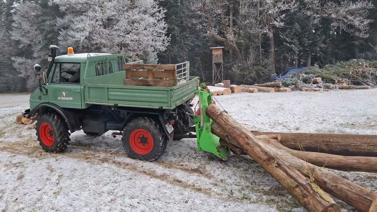 Unimog 406 Fichte an der Seilwinde
