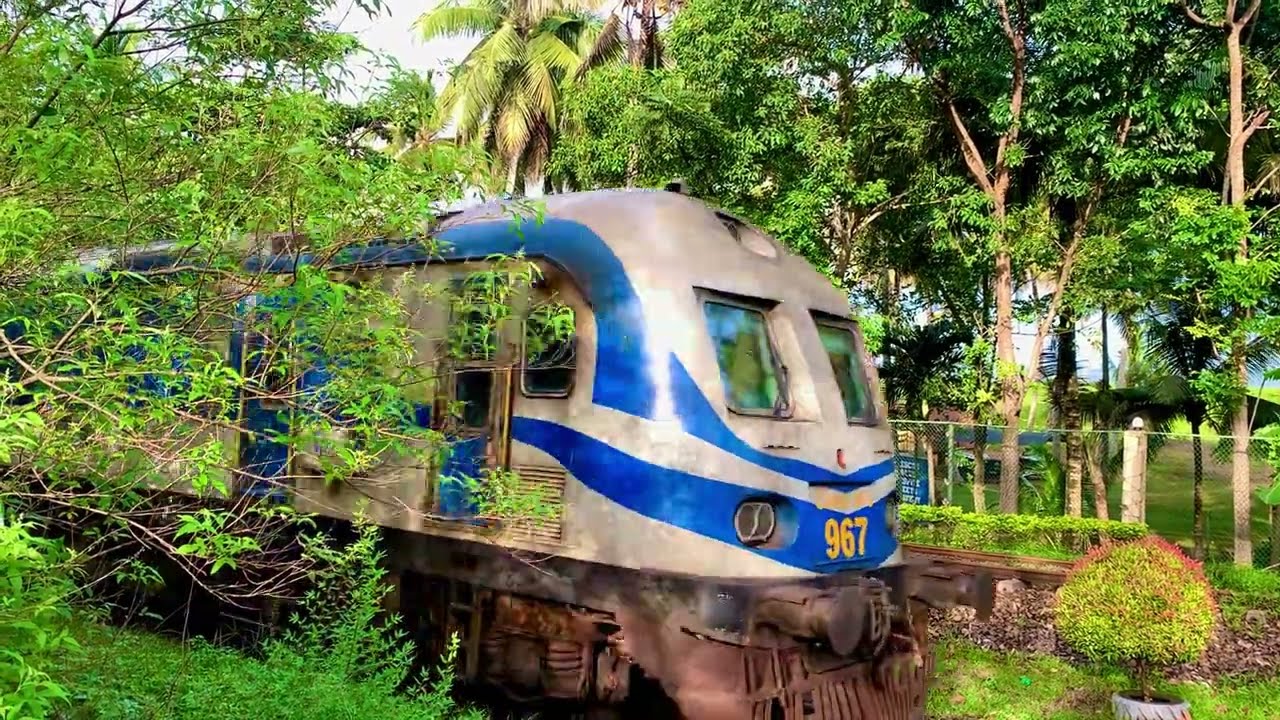 Kalutara South to Maradana Class S13 slow train departure from Kaluthara