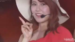 衛藤美彩　投げキッス