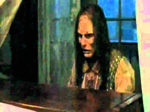 Lestat toca piano furioso