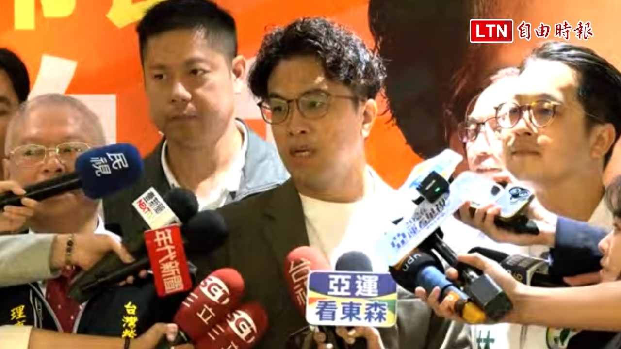 沈伯洋勞工後援會成立 
48個產職業工會力挺 陣容浩大