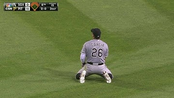 CWS@PIT: Garcia slides to make a nice catch in right