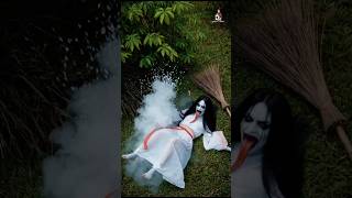 this ghost always falls🤣 #funny #horror #comedy #lucu #hantu #ghost #ngakak #hantuindonesia #horor