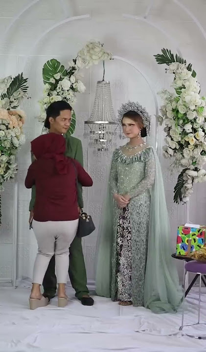 Mantan datang dipernikahan