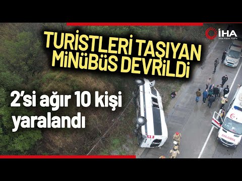 Eyüpsultan’da İçerisinde Turistlerin Bulunduğu Servis Minibüsü Devrildi