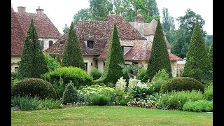 JARDIN FLEURI À L’ANGLAISE ET FABRIQUES DANS L'UN DES PLUS BEAUX VILLAGES DE FRANCE