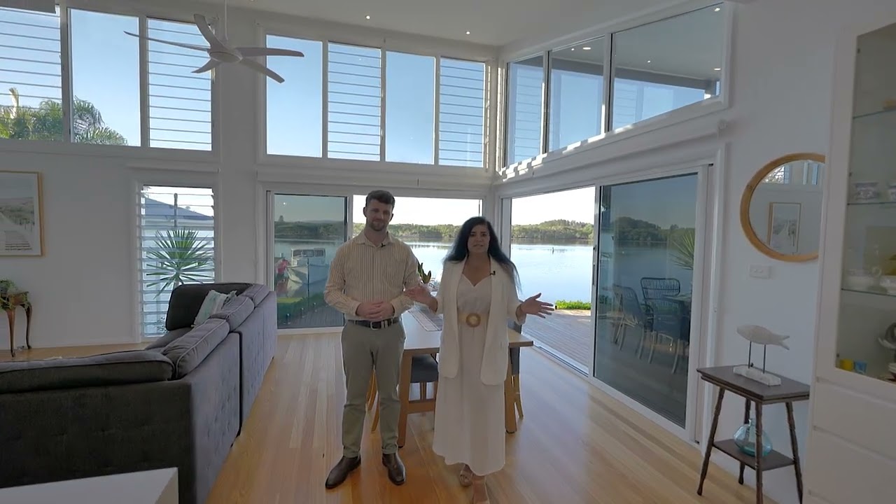 8 Alexander Place, Swansea Presented by Shanti Page & Ben Casey