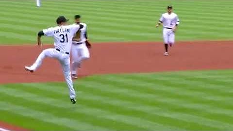 Kyle Freeland uses jump throw to nab Josh Bell