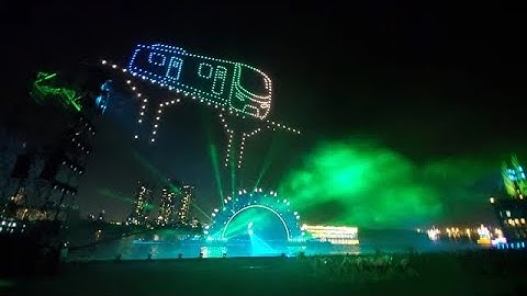 Mãn nhãn trình diễn flyboard ánh sáng trên sông Sài Gòn