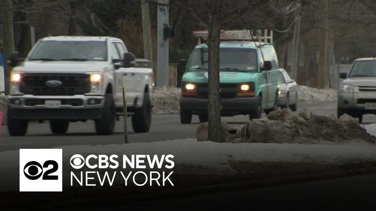 N.Y. governor takes aim at high car insurance costs