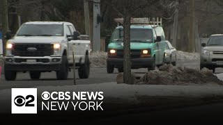 N.Y. governor takes aim at high car insurance costs