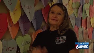 Muscatine school food worker crafts over 300 personalized hearts for students