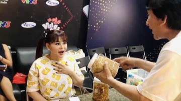 Kim Tử Long ép ăn thử rồi bắt Lê Giang trả tiền