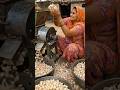 😲 लहसून कड़वा का ऐसा देसी मशीन देखकर आप भी कहेंगे – वाह! 👏🔥#DesiJugaad #Roti #Shorts #KitchenHack