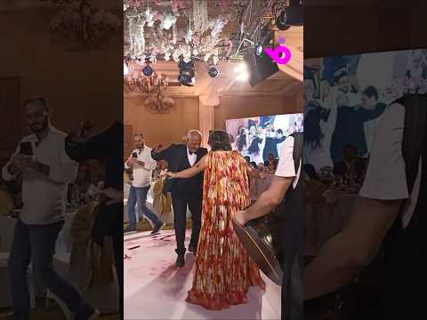 أيمن زيدان يرقص في حفل زفاف نجله حازم