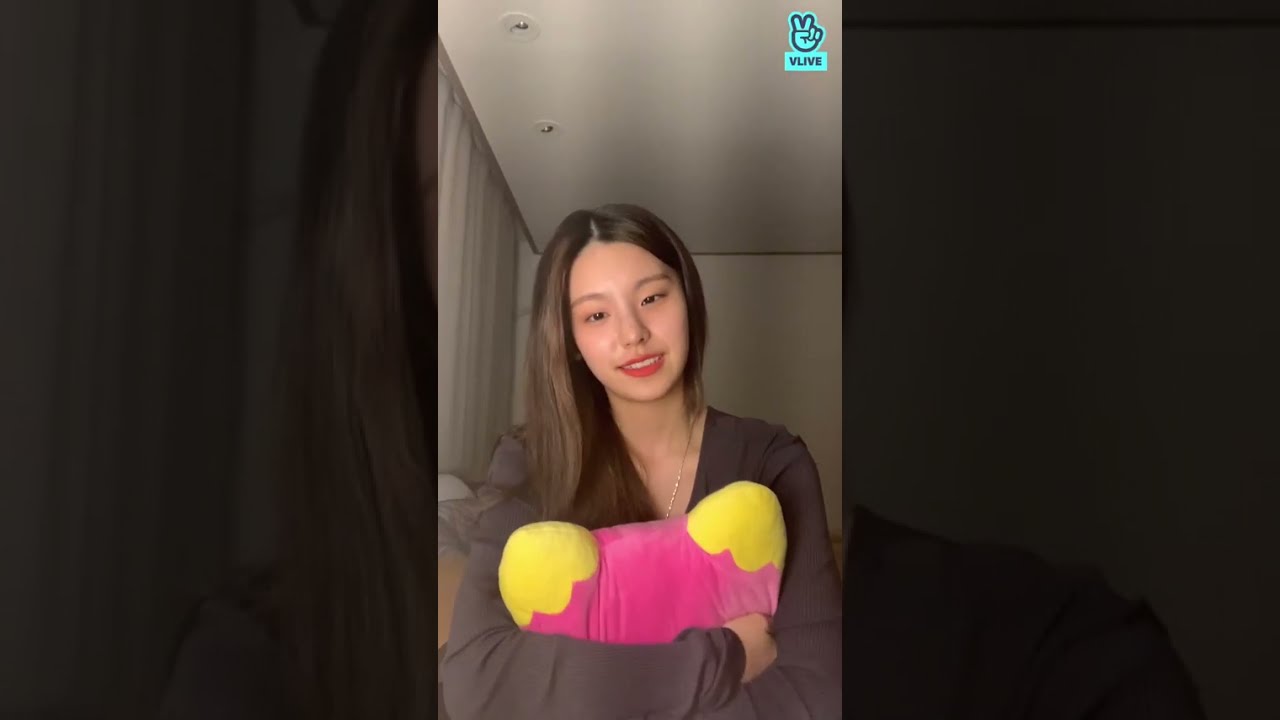 Yeji Vlive (ENG SUB / INDO SUB) 220110, Itzy Yeji Vlive 🖤 43