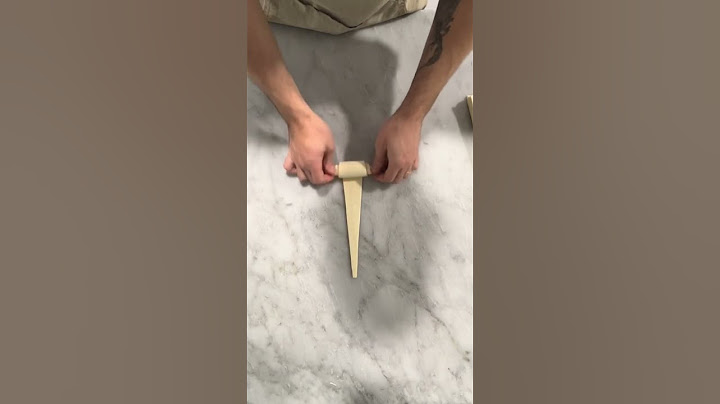 Stretch it and roll it croissants 🥐 #croissant #pastrychef #pâtissier