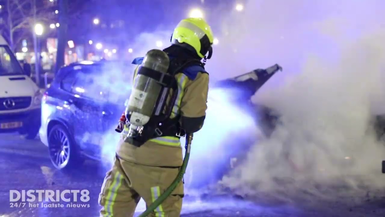 Auto in brand gestoken Laan van Wateringse Veld Den Haag