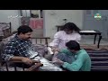 فرحان وقع بقعتين زيت على بنطلونه 🤣 واحمد عجب لما نظفله اياه بالبودرة 🤣🤣 | عيلة خمس نجوم