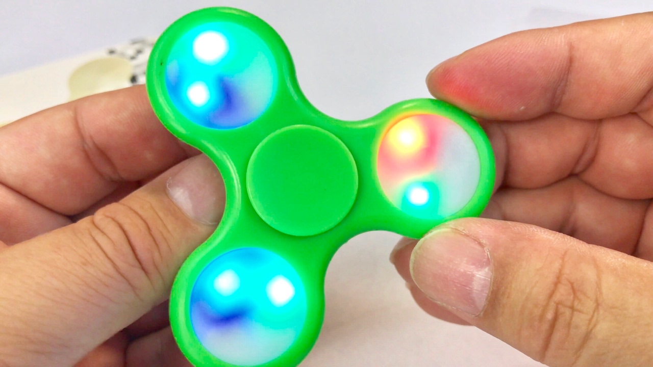 Wholesale x120 Light Up Wand LED Spinner Meteor Storm Spinner