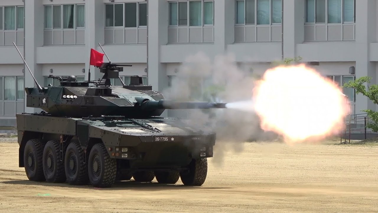 新装備 16式機動戦闘車が初めて見せる迫力の空砲射撃 第14旅団 善通寺駐屯地記念行事 Youtube