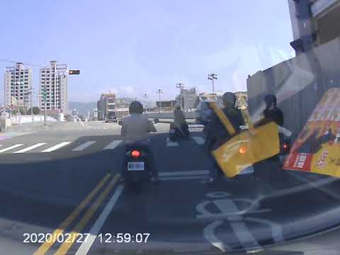 2020.2.27 AM 11:59 旱溪街&旱溪西路 車禍目擊