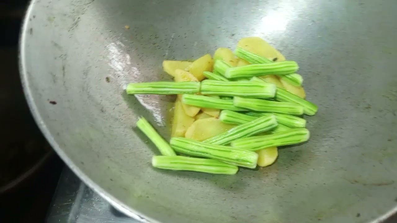 সজনা করলা দিয়ে টেংরা মাছের শুক্তো ঝোল খেতে অসাধারণ হয়েছে#cooking#recipe#viralvideo