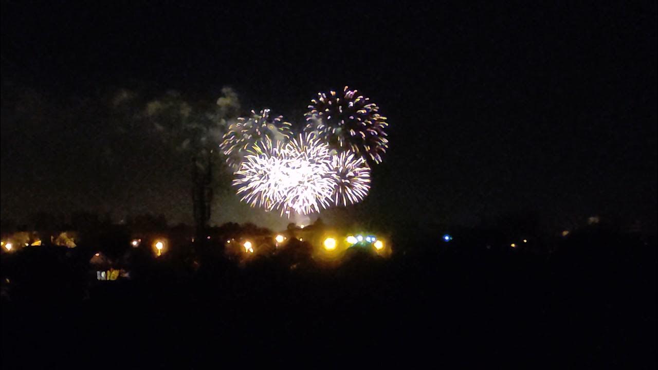 Русский салют рк5012. Сцена в новопеределкино на 9 мая. Салют 2024. Братеевская пойма салют. Салют 2024 в новопеределкино.