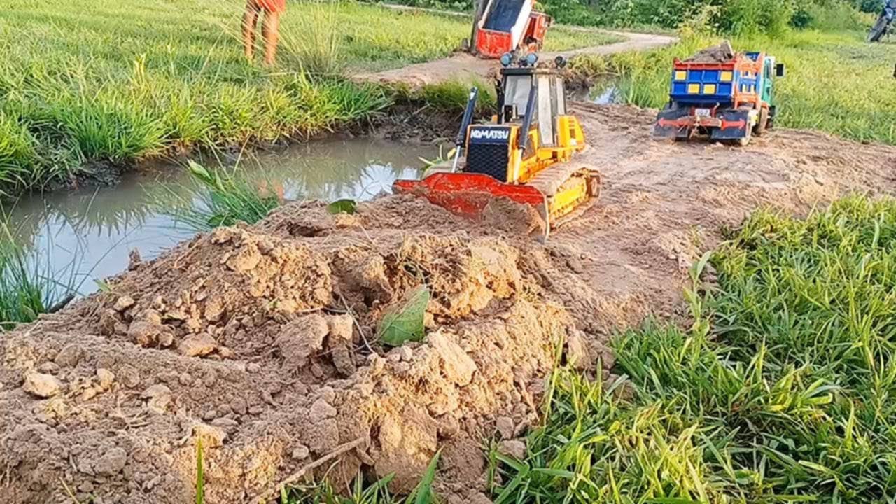 Mini Trucks & Excavators in Action! Heavy Equipment Toy Worksite🚛🚒