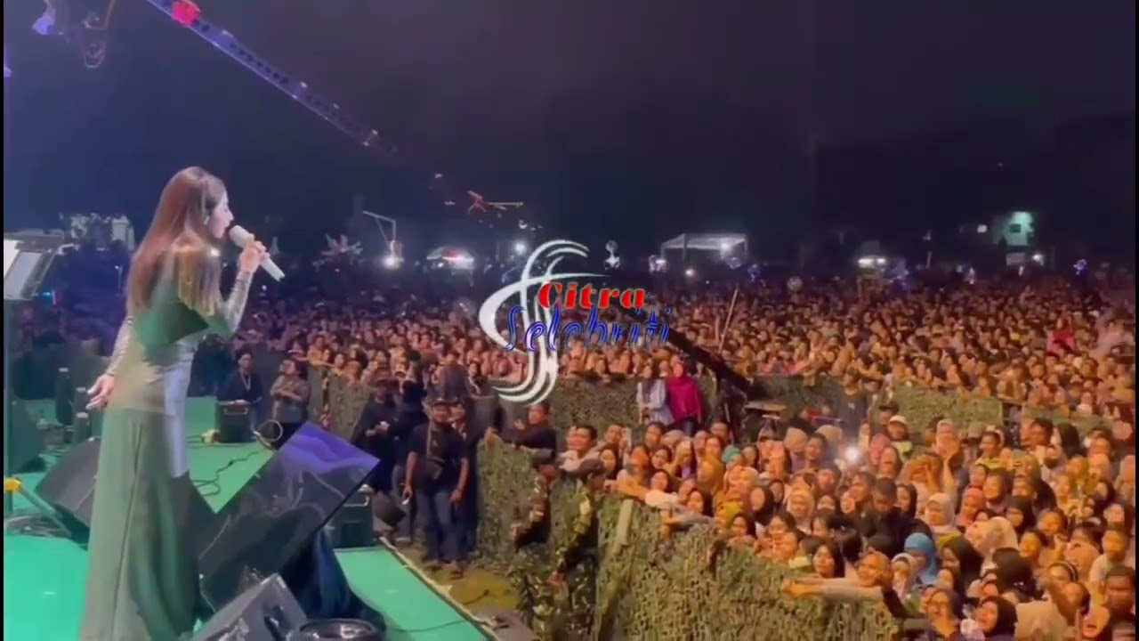 Dewi Perssik Diminta Duet dengan Mayor Teddy di Atas Panggung Batalyon Linud 328, Namun Batal