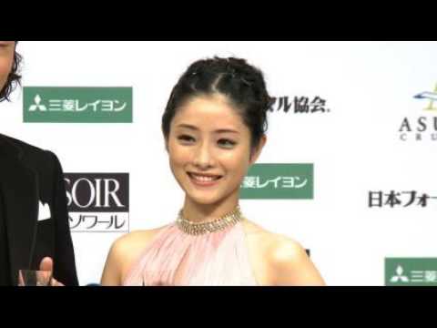 [かわいい！]　石原さとみ　彼氏は山下智久？　フライデーされて2016年も絶好調！！