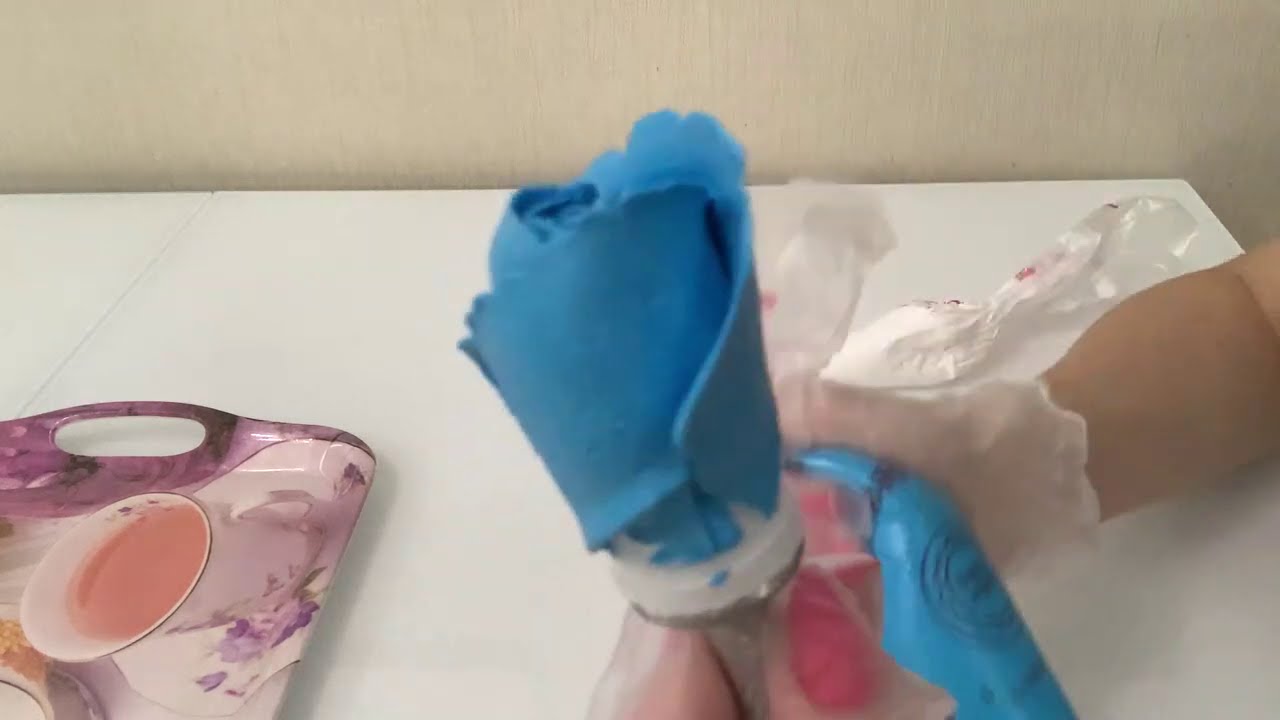 Как УКРАСИТЬ Зимний Торт! Красивые ШИШКИ из БЗК! Розы насадкой 874! Красивый торт!