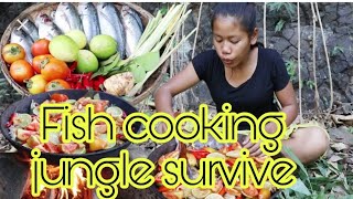 @PewDiePie how to survive Survival girl Find fish in river for food girl Cooking