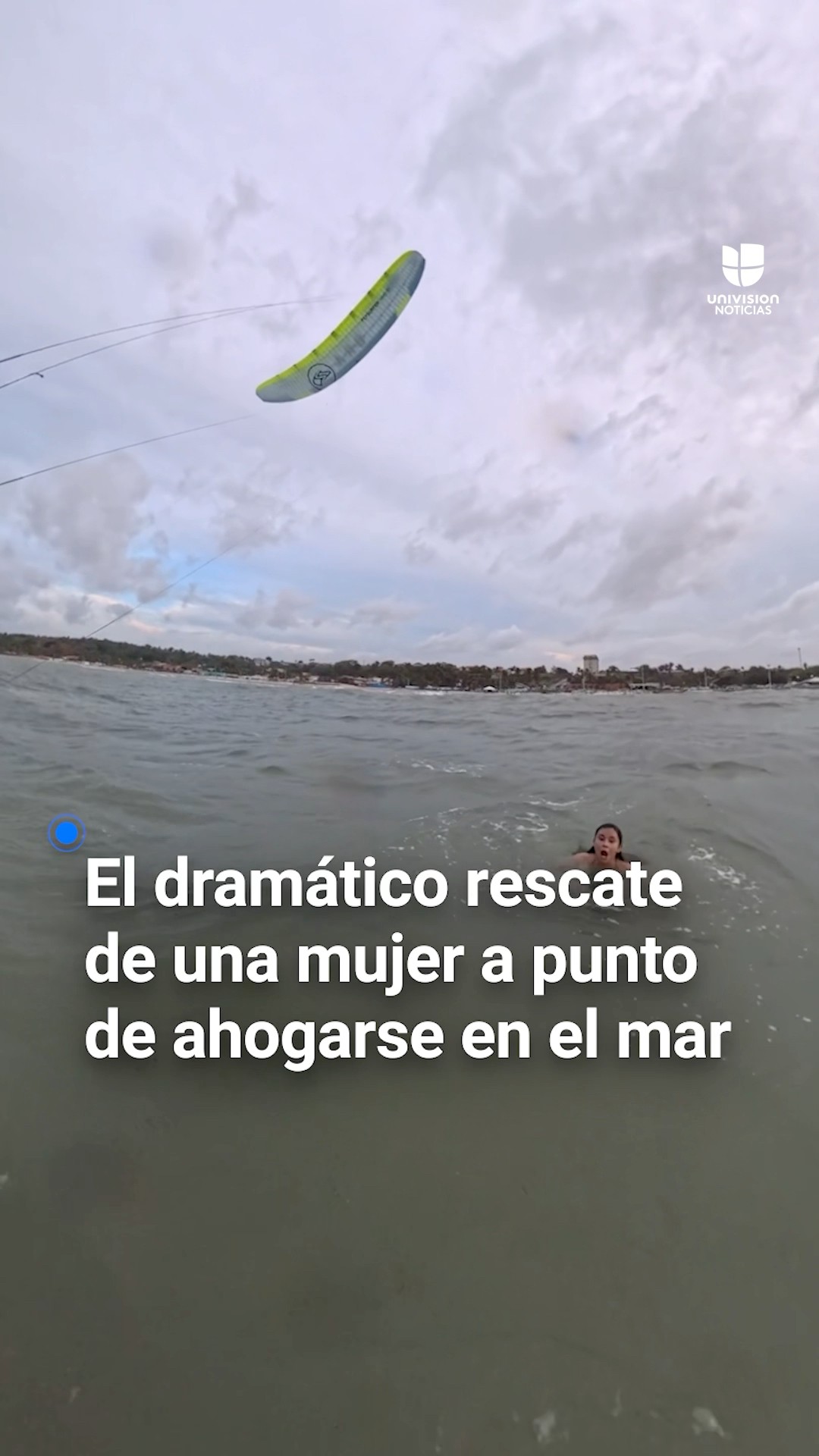 Así rescataron a una mujer que estaba a punto de ahogarse en el mar