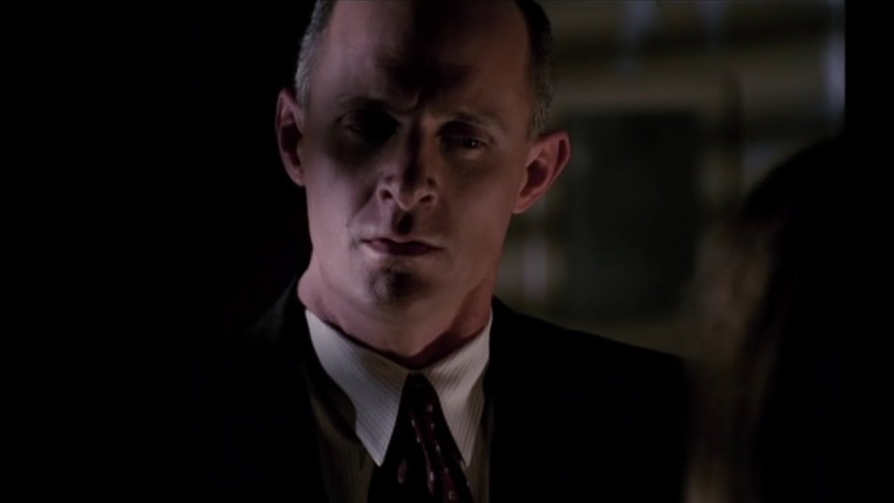 Angel 1x04 I Fall To Pieces - Angel vs the surgeon