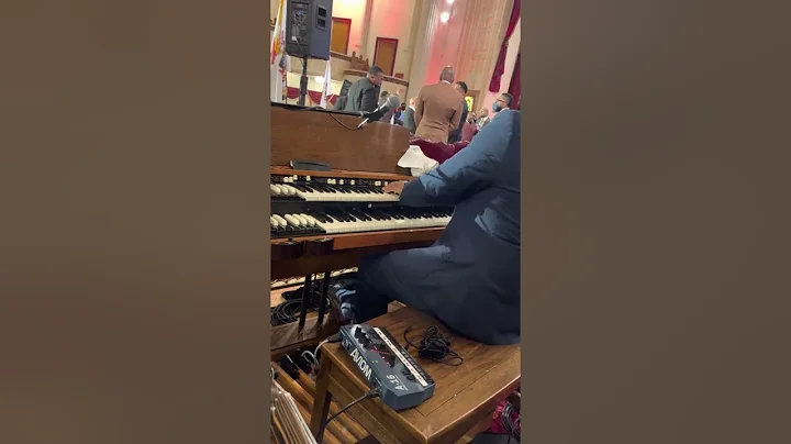 Glenn Gibson on organ with Todd Hall