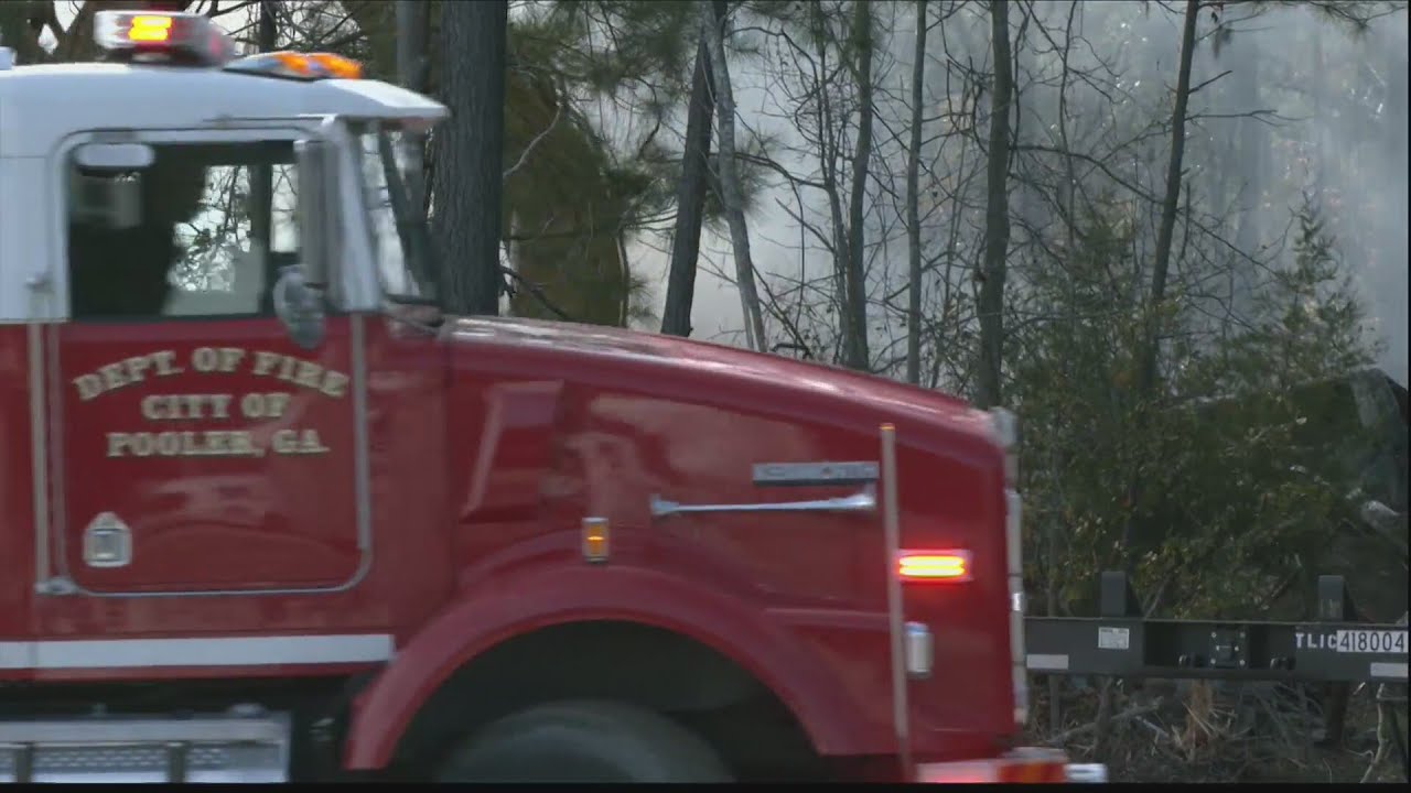 Multiple agencies battle large junkyard fire - YouTube