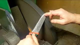 How to sharpen a knife on the traditional grinder 