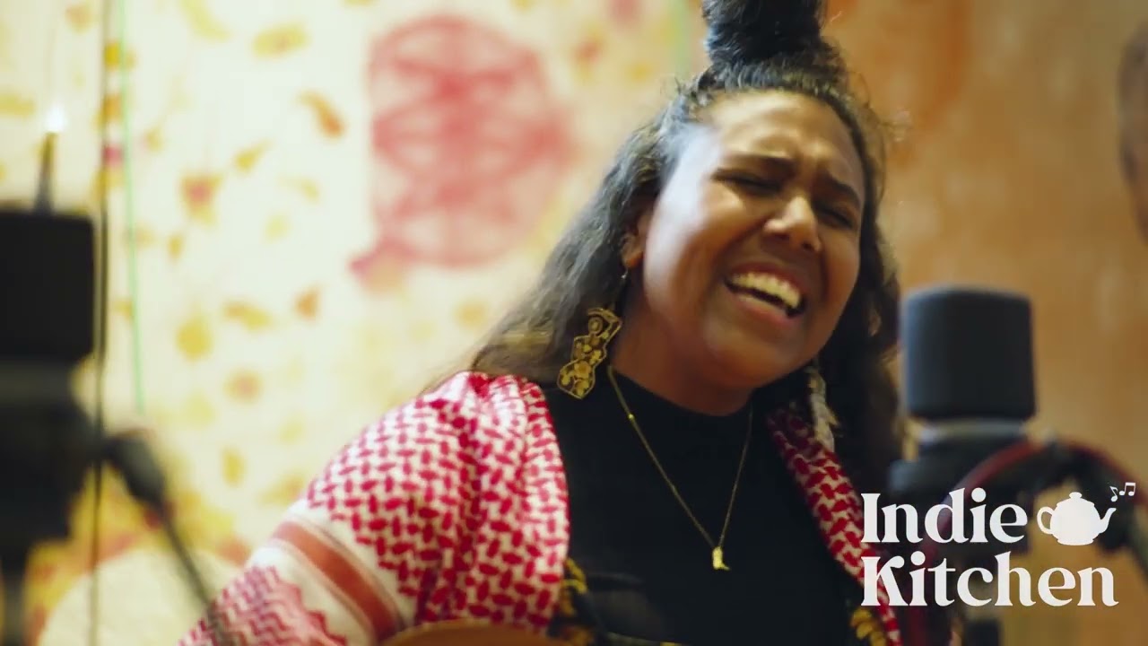 Desirée Dawson - Mountain Tops (Indie Kitchen Sessions at Strongroom Studios)