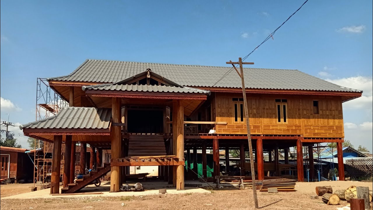 ใกล้จะเสร็จแล้ว บ้านพะเยากำแพงเพชร หลังใหญ่ฝาเฟี้ยมสูง 3 เมตร เสาขนาดคนโอบพื้นที่ 204 ตารางเมตร