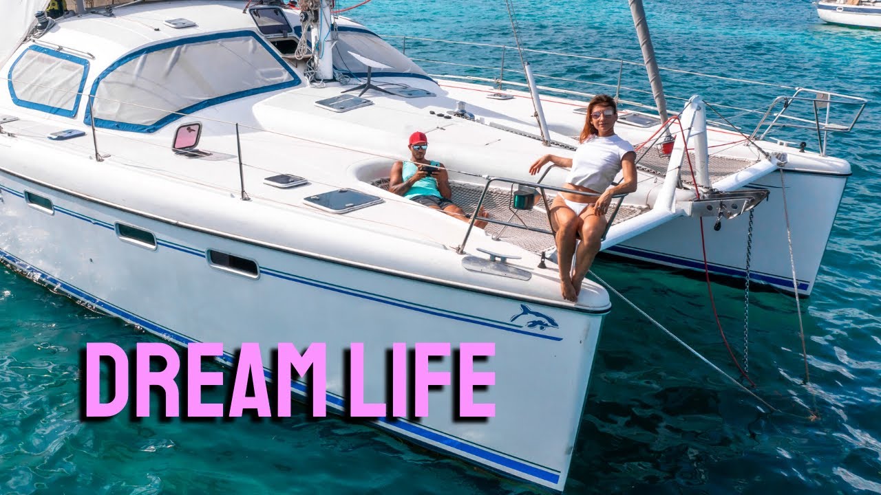 🤩 THE DREAM CONTINUES ON A CATAMARAN !