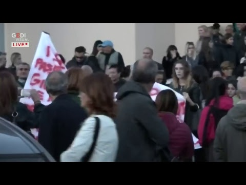 Cisterna di Latina dà l'addio a Desirée: i funerali nella chiesa di San Valentino