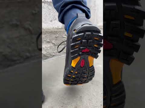 Чоловічі шкіряні кросівки 097 Black чорні повсякденні кеди з натуральної шкіри легка модель на кожен день, видео 1