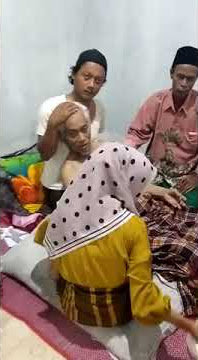 INNALILAHI..WAKTU PAK KIYAI HAJI GOZALI BECANDA SAMA ANAK2 NYA..SEMUA SUDAH JADI KENANGAN SEMATA