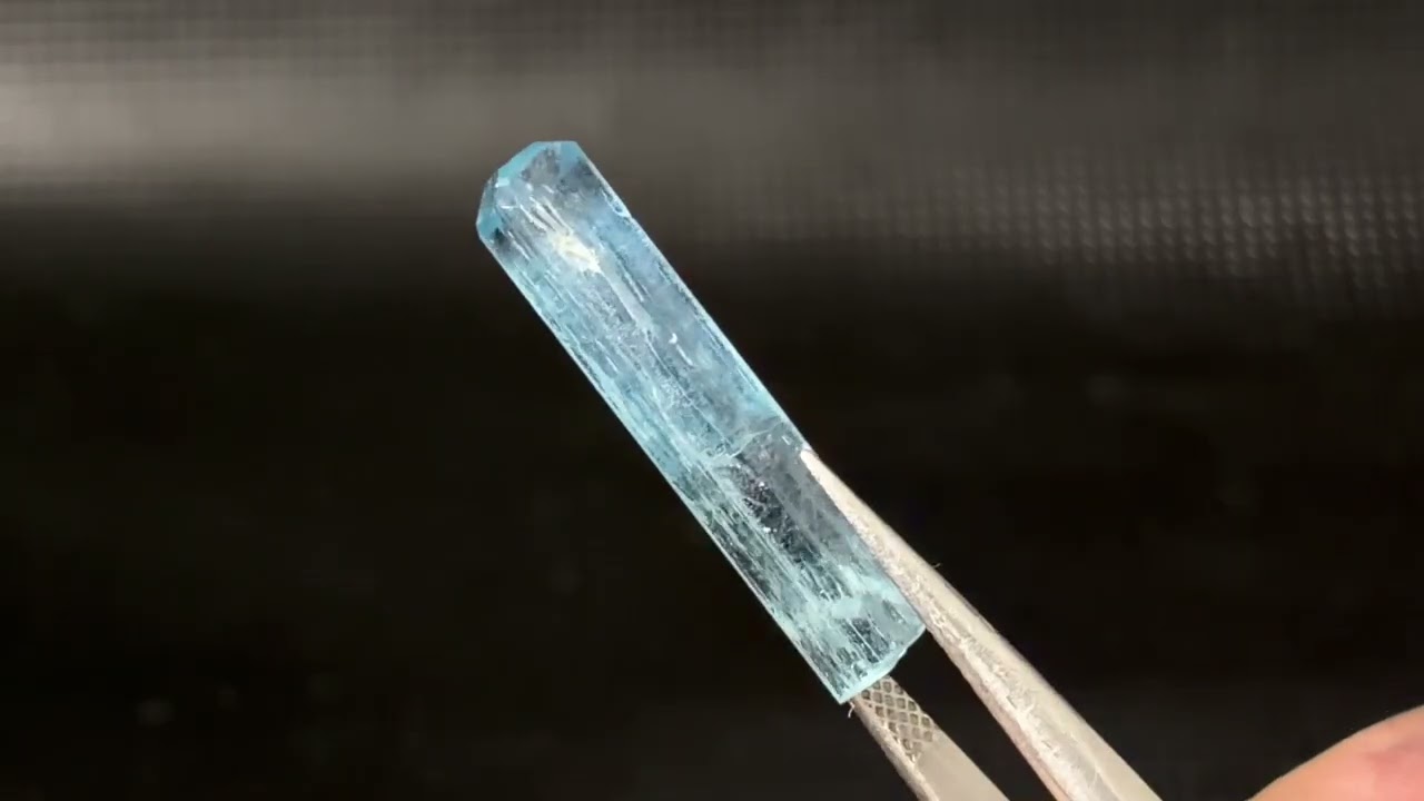 ジェムグレード宝石需要品質：ベトナム産アクアマリン柱状結晶原石（錐