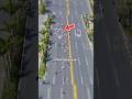 Warga Tetap Bisa Menyeberang Jalan Ditengah Aktivitas Lerlombaan Marathon👏.