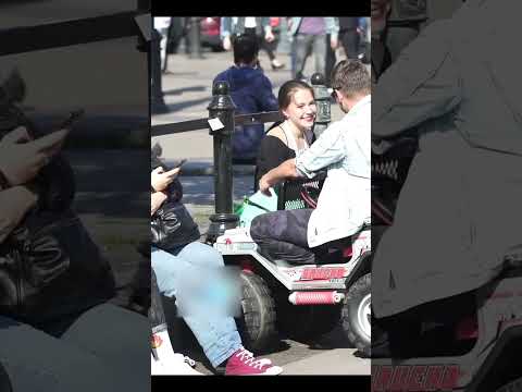 найди отличия. мемы когда перепутал. перепутал девушку. девушка испортила машину бывшего. ударила ножом в прямом эфире.